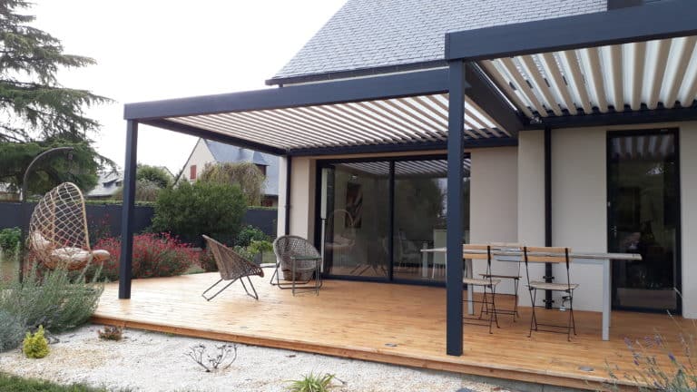 Exemple de pose de pergola à Angers par les menuisiers Atelier Gagnon