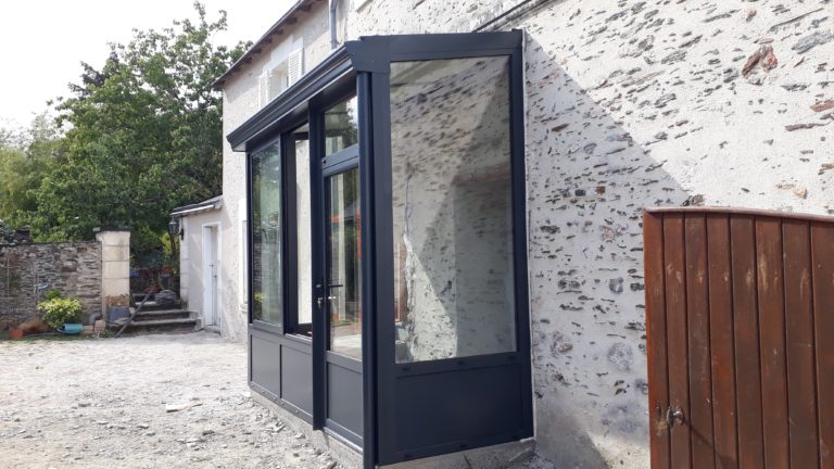 Création de véranda sur une maison en pierres à Angers