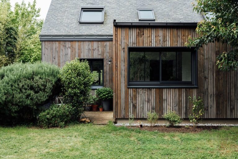 Extension bois angers avec bardage vertical